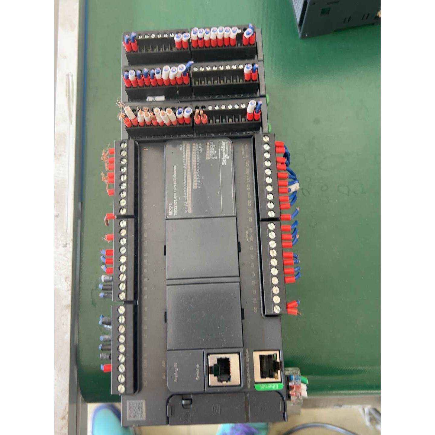18组PLC  TM211CE40T  加模块3个