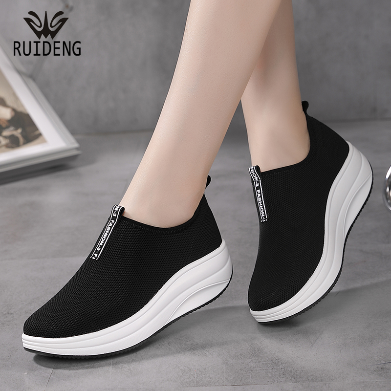 睿登休闲风坡跟摇摇款防滑透气