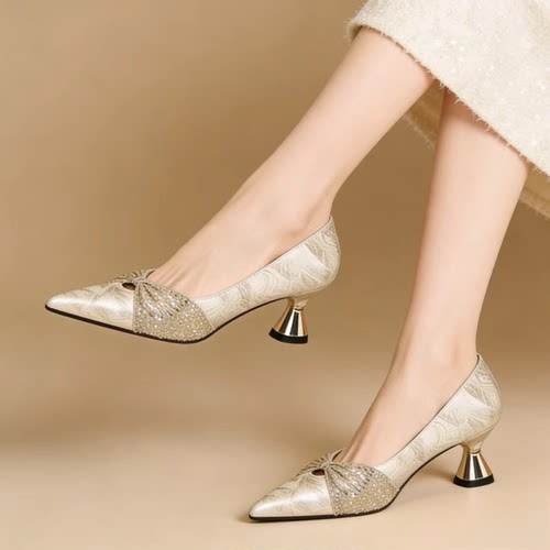 尖头水钻浅口单鞋粗跟春秋女鞋