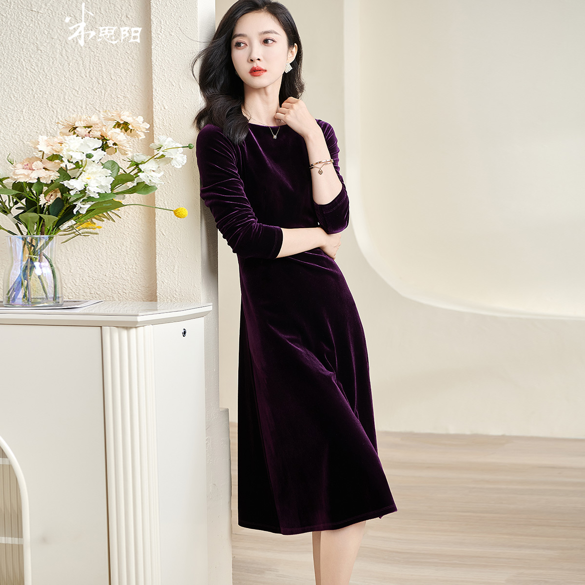 米思阳复古优雅纯色丝绒连衣裙