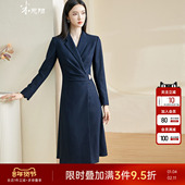米思阳2026春季 新款 通勤高级感连衣裙藏蓝色褶皱亮线收腰裙子厚