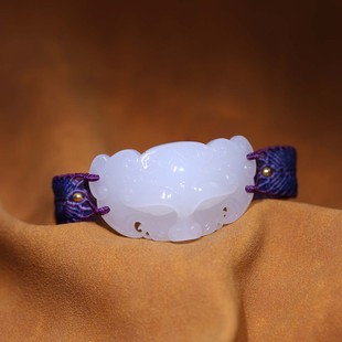 玉秀新疆和田玉貔貅兽面手牌绳编女款手饰苏工籽料羊脂定制带证书