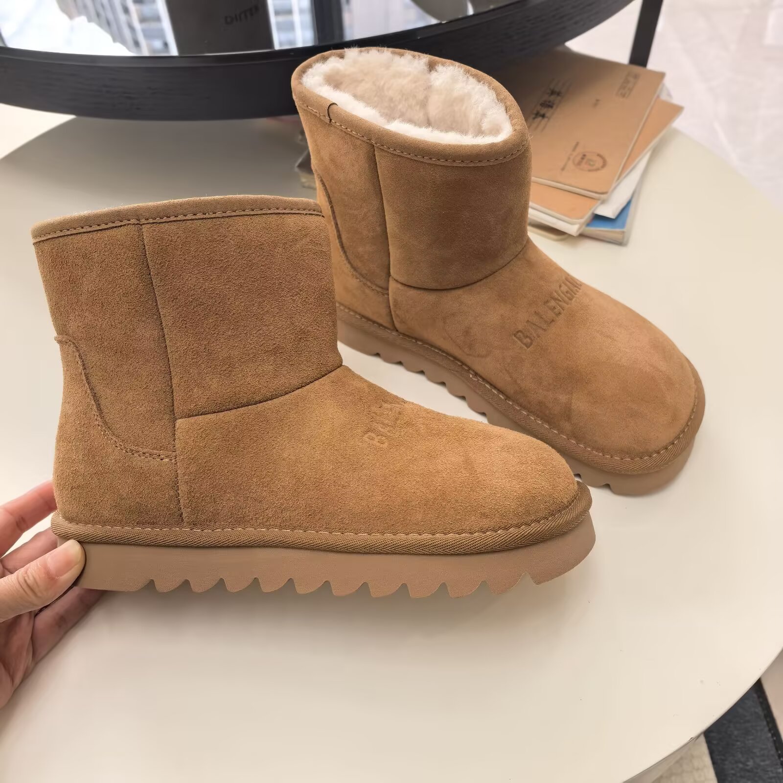 专柜断码捡漏真皮保暖雪地靴女2025冬季新款加绒加厚短靴厚底棉鞋