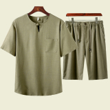 豆绿T恤+豆绿短裤