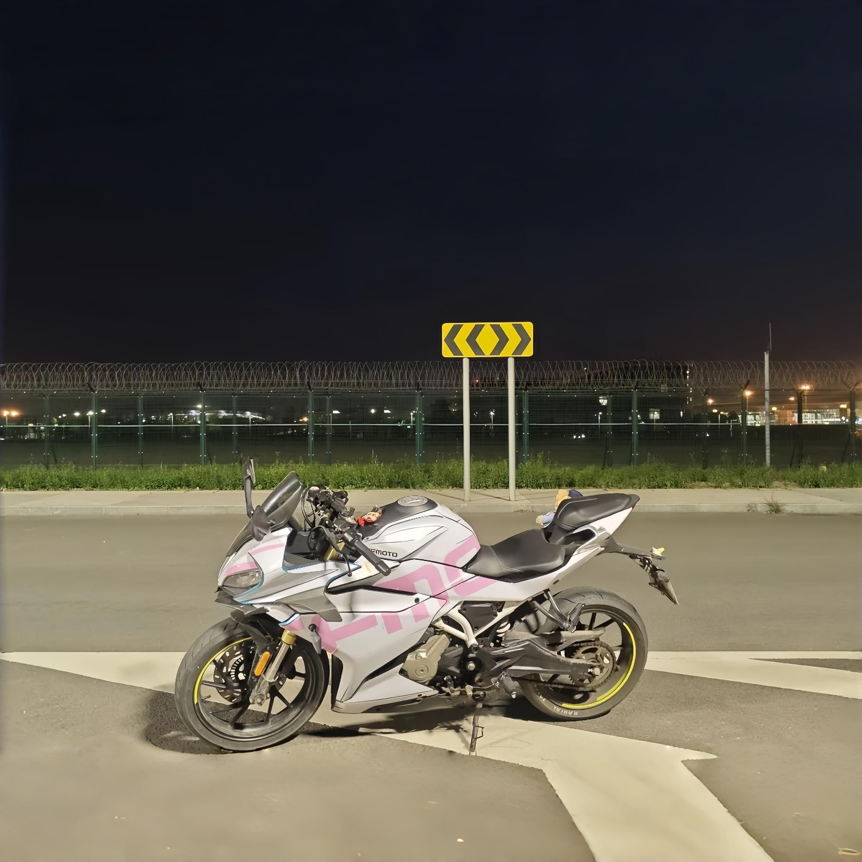 适用春风250sr贴纸改装全车贴FUN个性版画赛道版MY23贴膜贴花定制