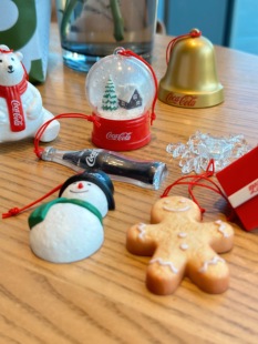 日单可口可乐联名款磁性冰箱贴挂件姜饼人雪屋北极熊圣诞收藏系列