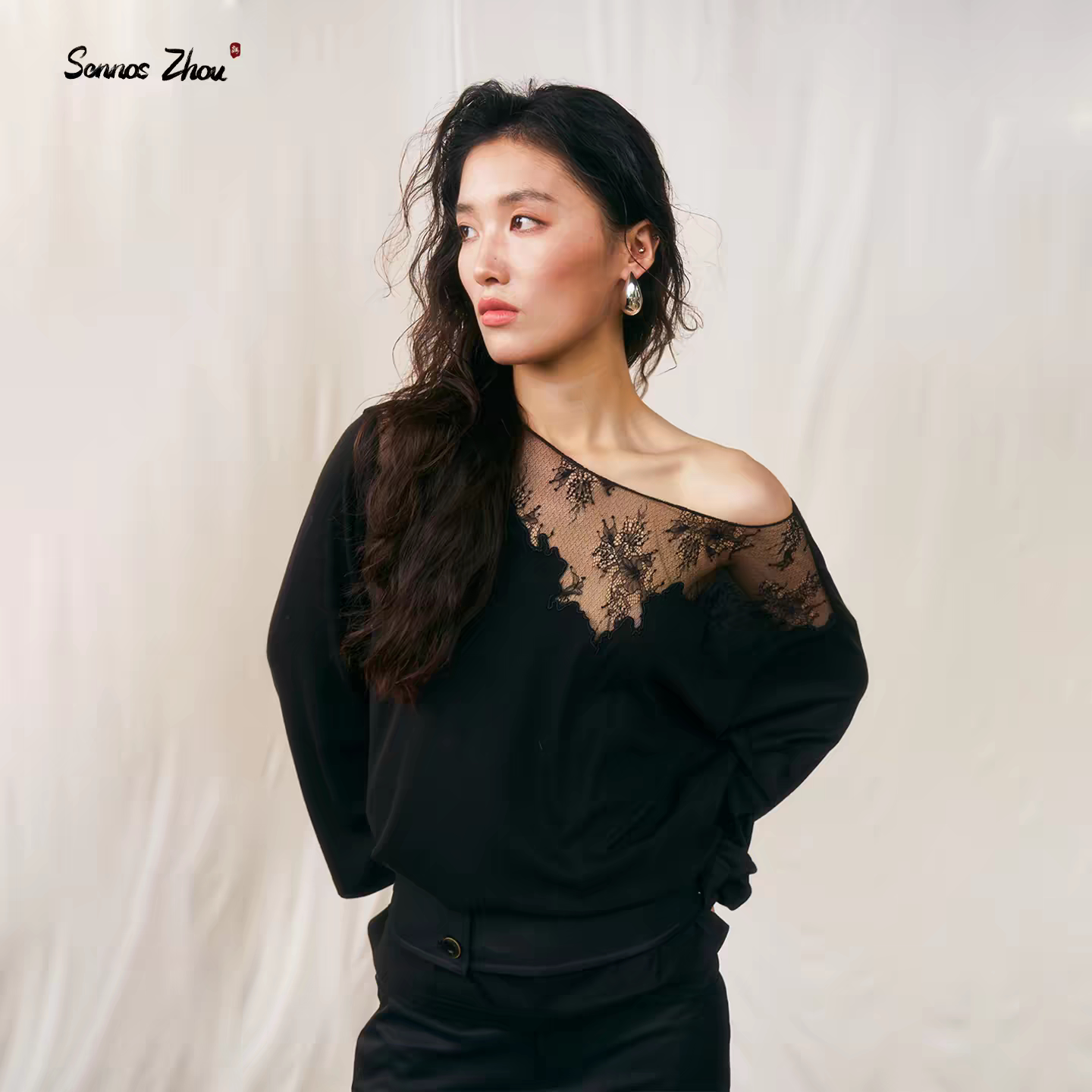 sennos zhou 露华浓蕾丝单肩罩衫X61045