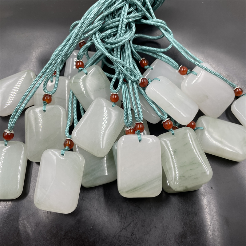 双面雕刻白底青玉牌子