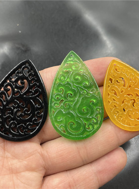 镂空雕刻玉石水滴吊坠