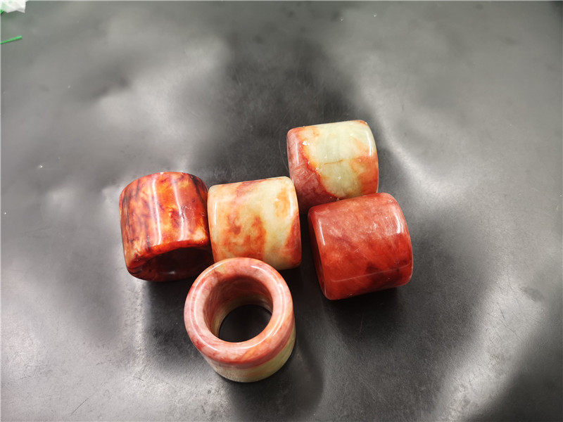 四海玉器 男款红色鸡血玉扳指 鸡血石指环 烧色岫玉扳指 特价