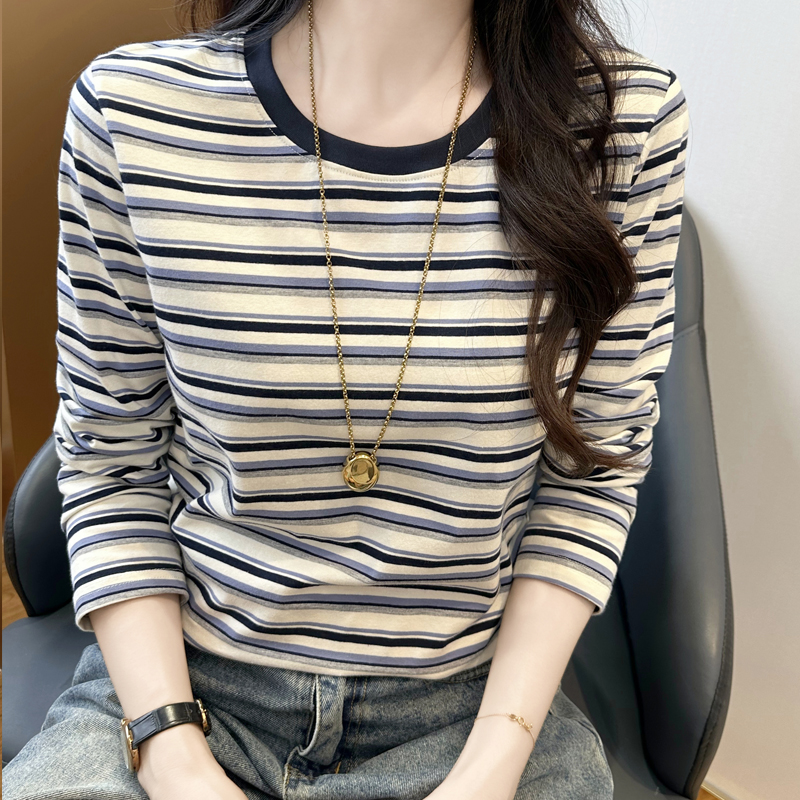 圆领条纹长袖女T恤秋季新款休闲宽松气质减龄打底衫小个子大码潮