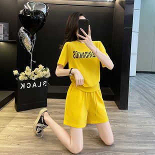 黄色夏季新款女束腰T恤时尚减龄宽松短袖短裤运动两件套装小个子