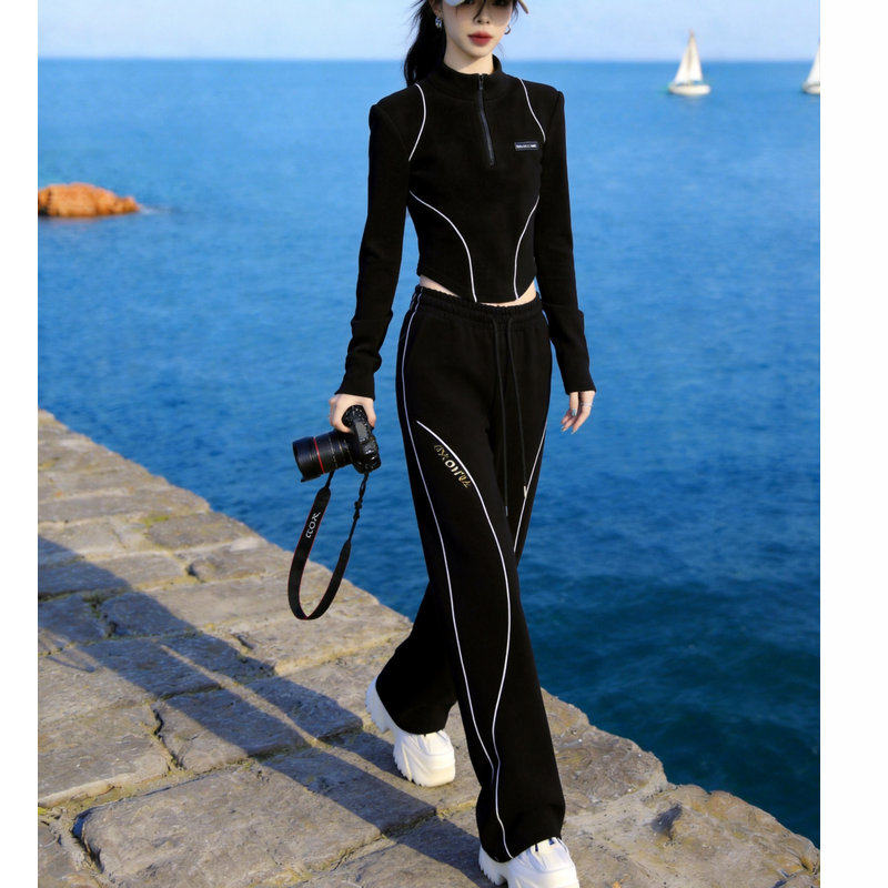 黑色健身休闲运动跑步套装女2026春夏季新款短款上衣阔腿裤两件套