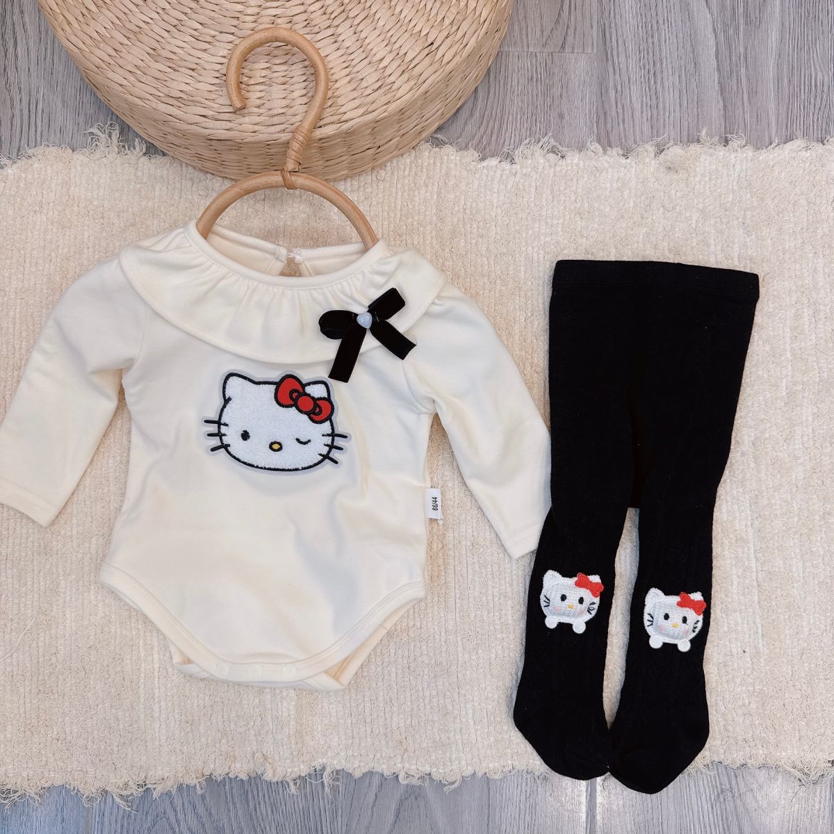 日系女宝宝包屁哈衣秋冬德绒新生儿连体衣卡通凯蒂猫婴儿爬爬服萌