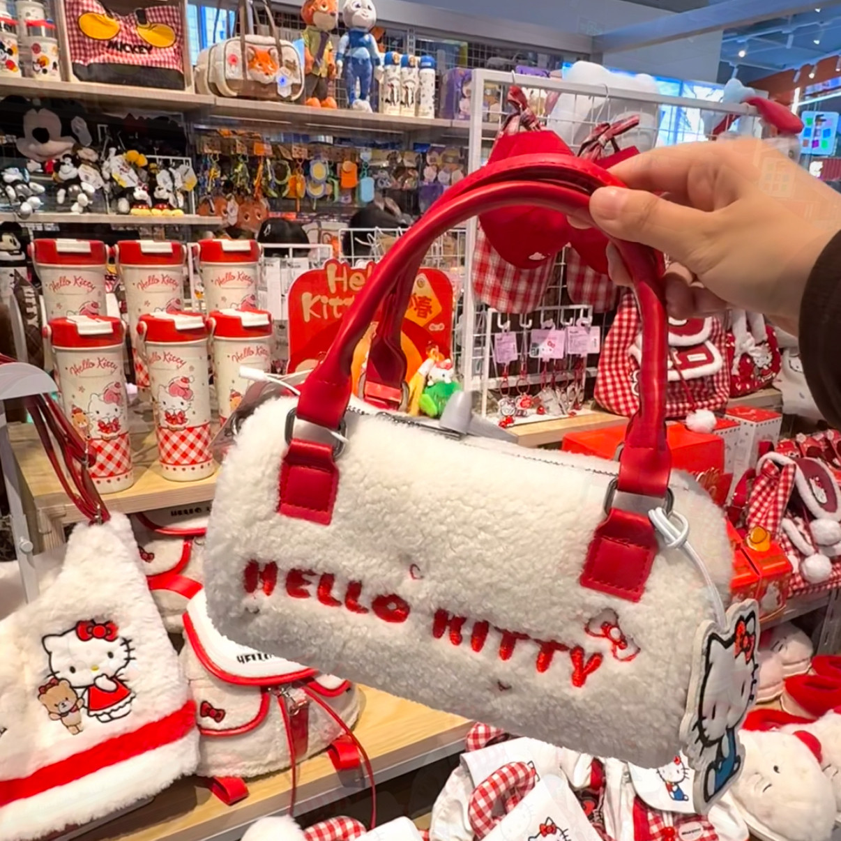 可爱凯蒂KT毛绒圆筒秋冬刺绣撞色卡通收纳零钱手提单肩休闲斜挎包,箱包皮具/热销女包/男包,通用款女包,淘宝优惠券,粉丝福利购,淘宝优惠卷