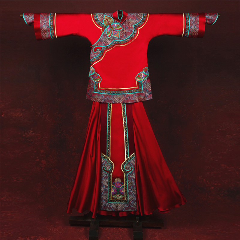 故宫宫廷文化IP作品 中式嫁衣 联名品牌 《蝴蝶江水织锦秀禾服》