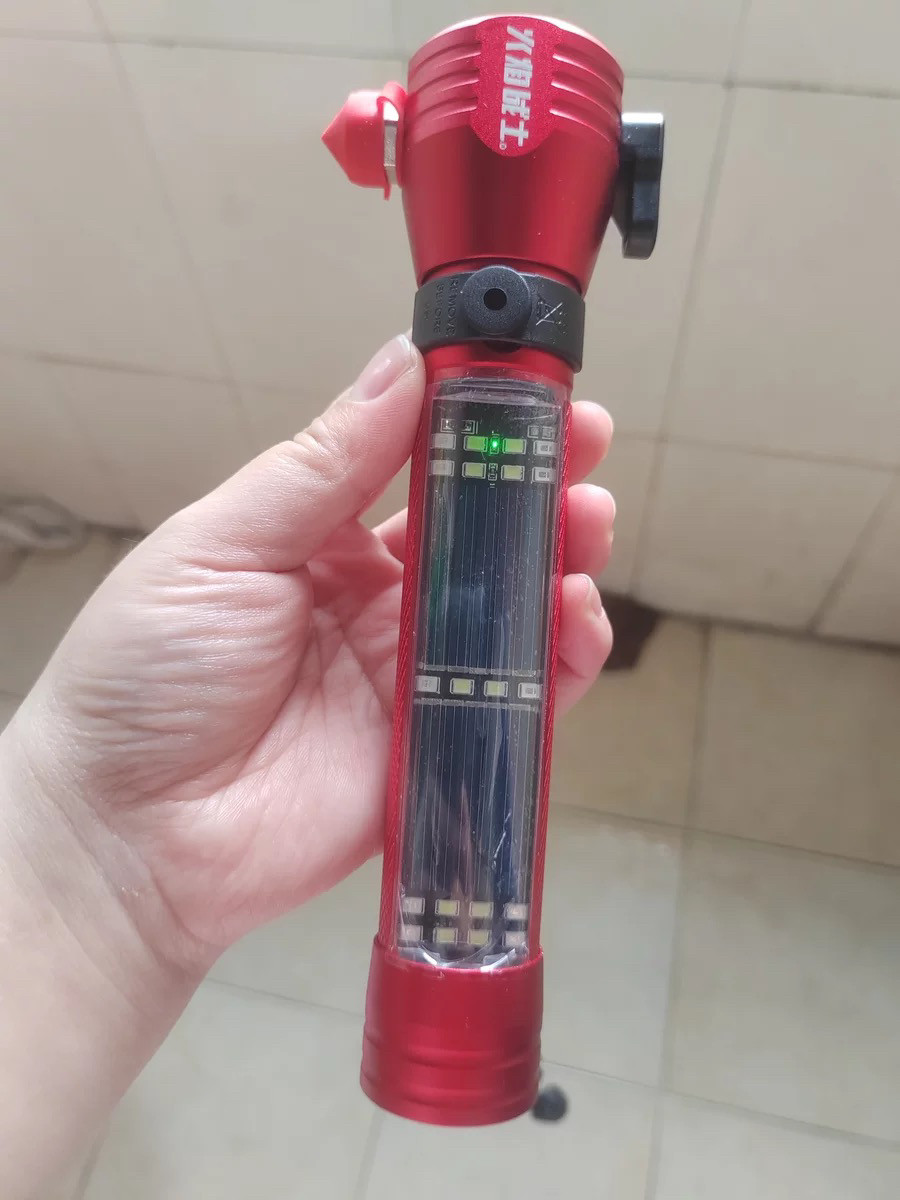 汽车应急救援锤多功能消防应急救生汽车安全锤强磁强光手电筒