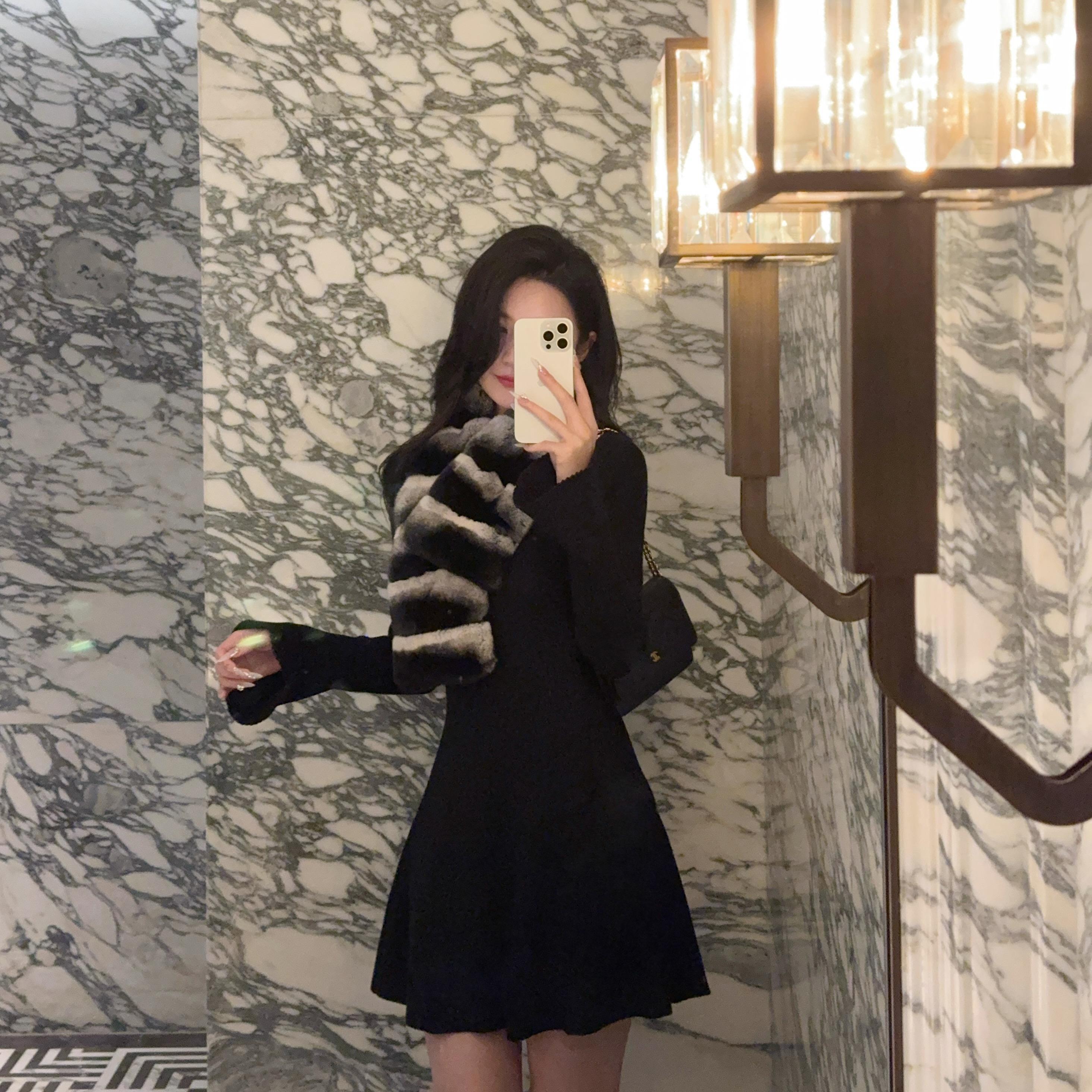 时髦v领修身长袖针织裙