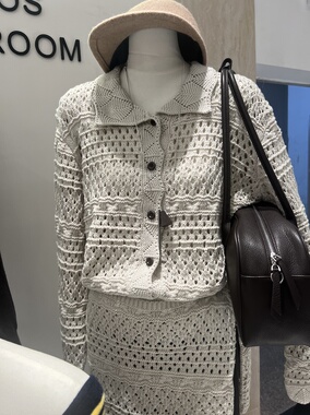 ajroom十三行翻领镂空单排扣针织开衫女秋新款显瘦毛衣外套上衣