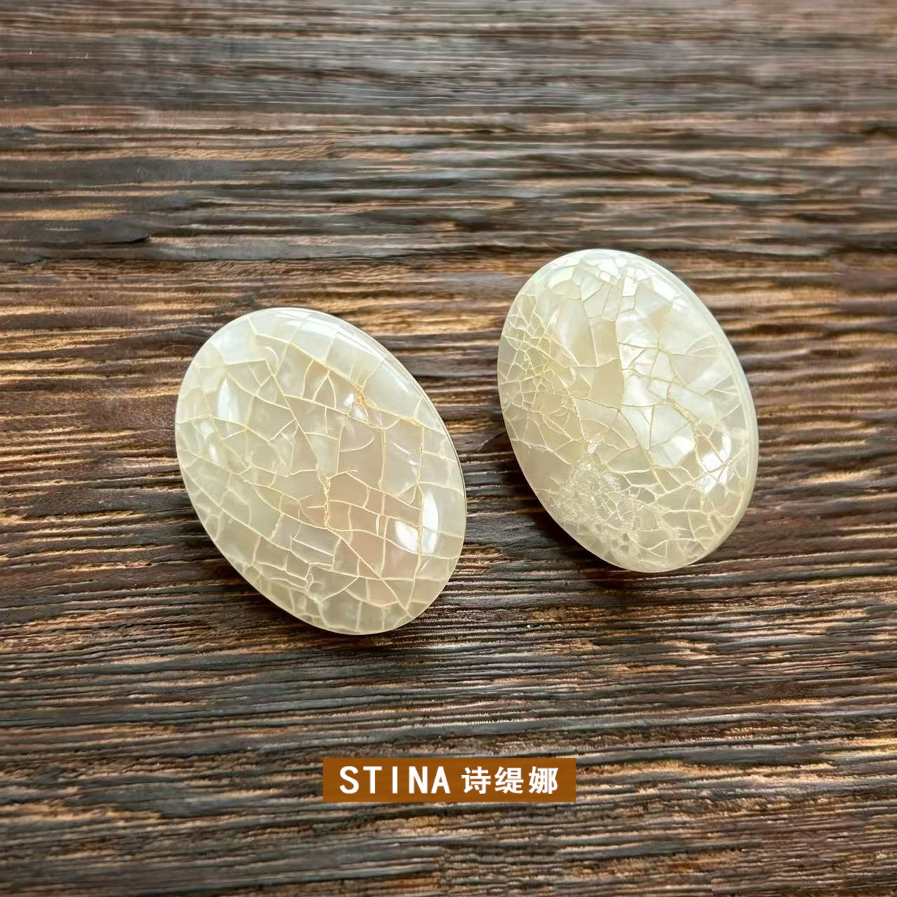 STINA冰裂白贝椭圆耳钉轻奢温润