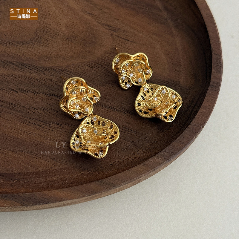 STINA精致镂空金花耳钉满嵌细钻
