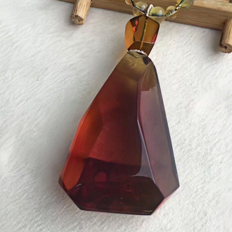 正品天然缅甸琥珀精美玻璃种 玫瑰茶珀 钻切吊坠文玩百搭珠宝饰品