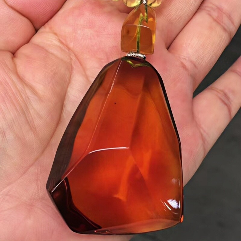 正品天然缅甸琥珀精品玻璃种净水血红茶钻切吊坠文玩收藏珠宝饰品