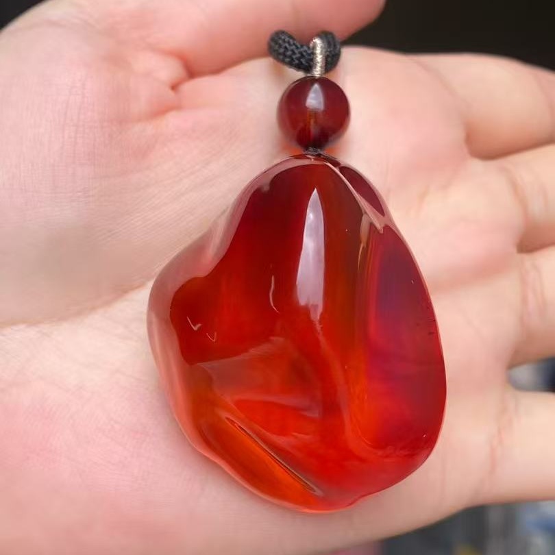 正品天然缅甸琥珀精美血珀随形吊坠毛衣链文玩百搭孤品珠宝饰品
