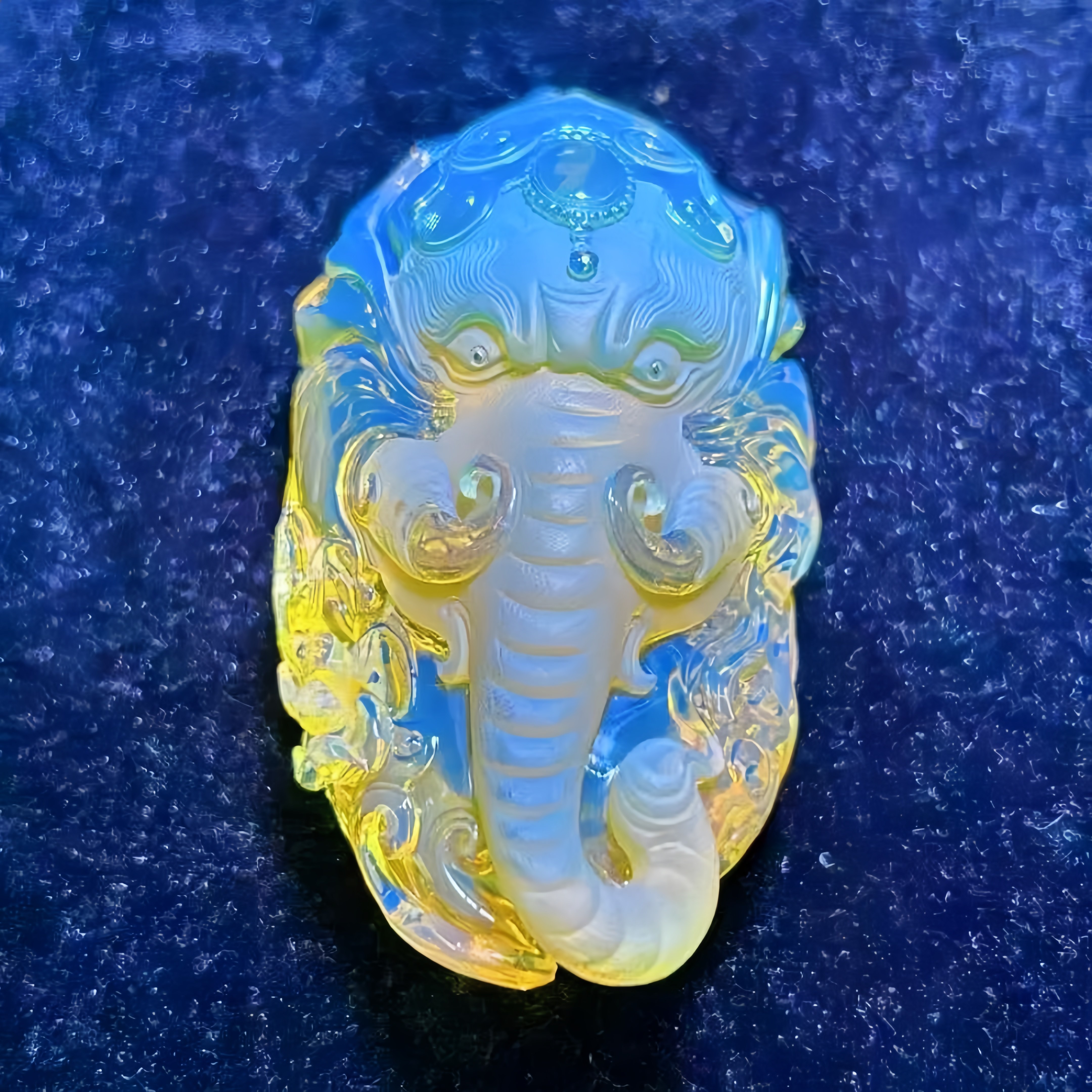 正品天然缅甸琥珀精品老矿料天空蓝象神吊坠挂件文玩收藏珠宝饰品