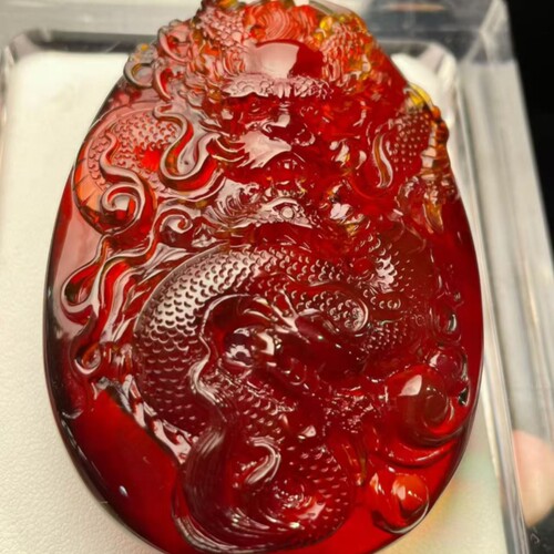 天然缅甸血珀龙行大运浮雕吊坠