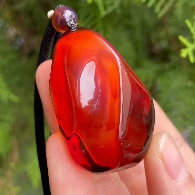 正品天然缅甸琥珀精美血珀随形吊坠男女款文玩百搭稀有珠宝饰品