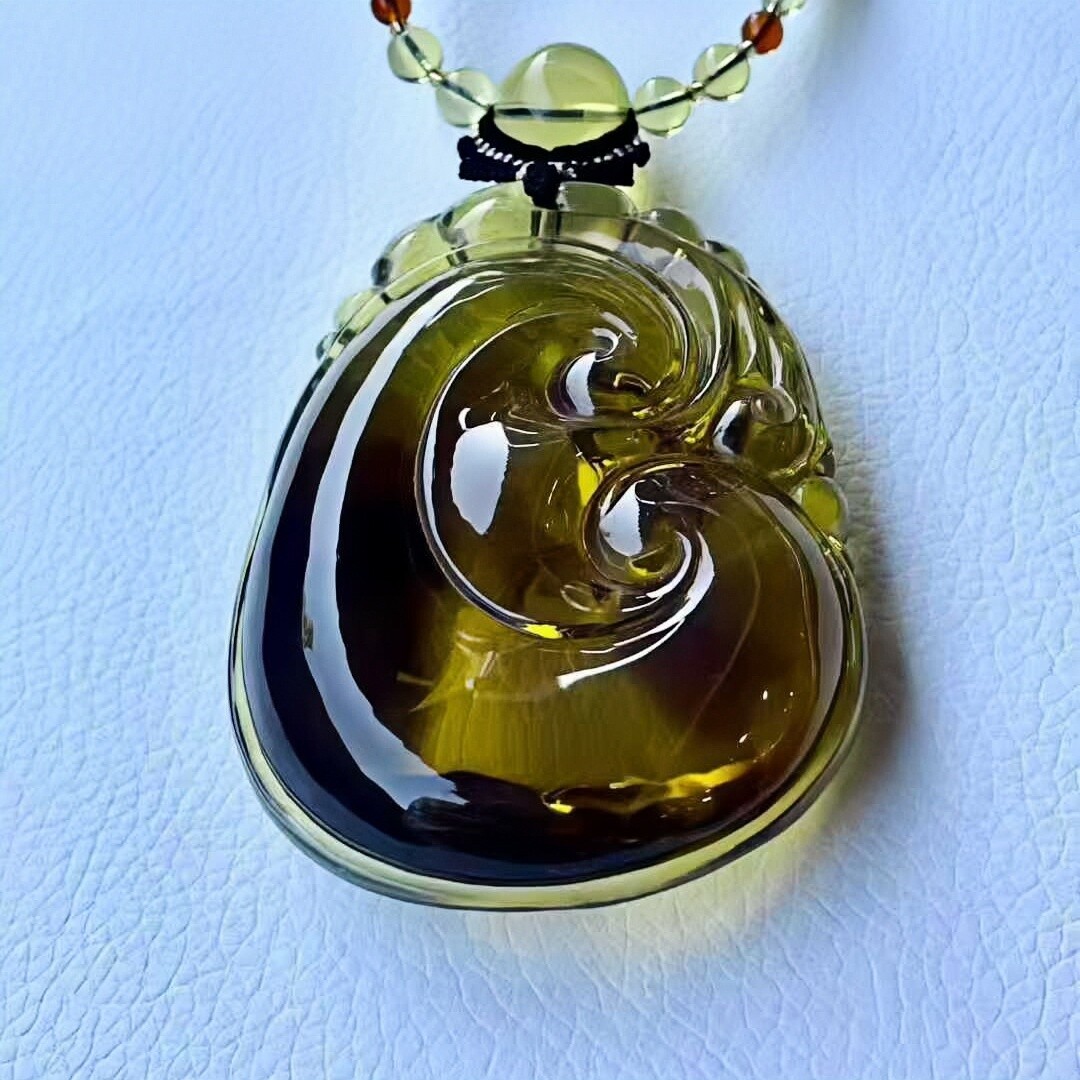 正品天然缅甸琥珀老矿净水绿茶 如意 吊坠文玩工艺收藏级珠宝饰品