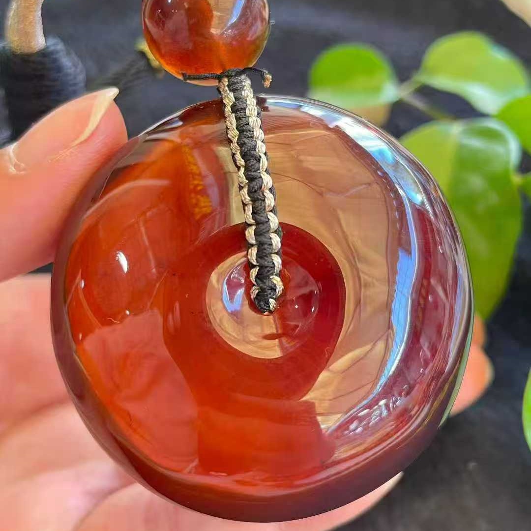 正品天然缅甸琥珀精美红蜜面包圈平安扣吊坠文玩百搭时尚珠宝饰品