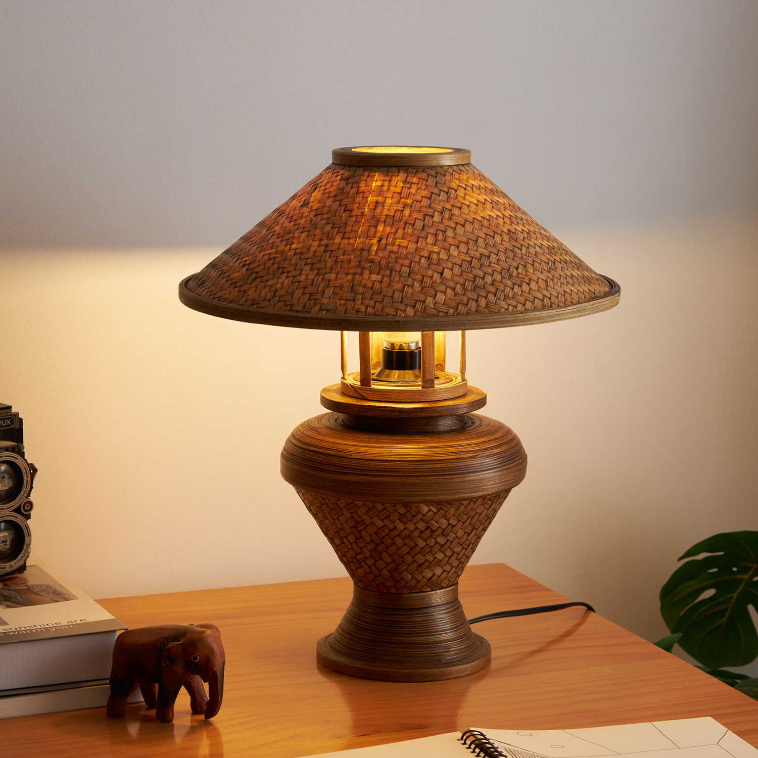 泰国竹编台灯卧室床头灯新中式禅意古风灯书房客厅茶室复古装饰灯