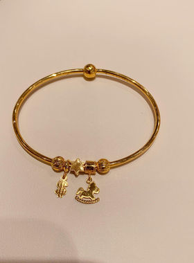 黄金色小马手镯女高级设计感个性创意手环简约轻奢小众高颜值手饰