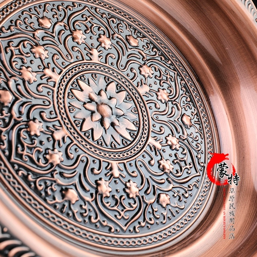 Монгольский характерный монгольский посуда рука рука с мясо