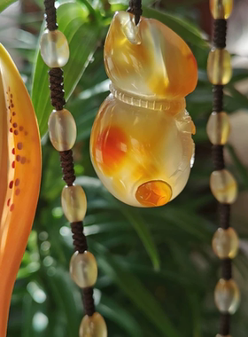 北红玛瑙雕刻钱袋通透俏色时尚