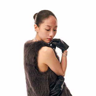 林乔芝2024年冬季 皮手套保暖百搭复古女士小羊皮手套可触屏 短款