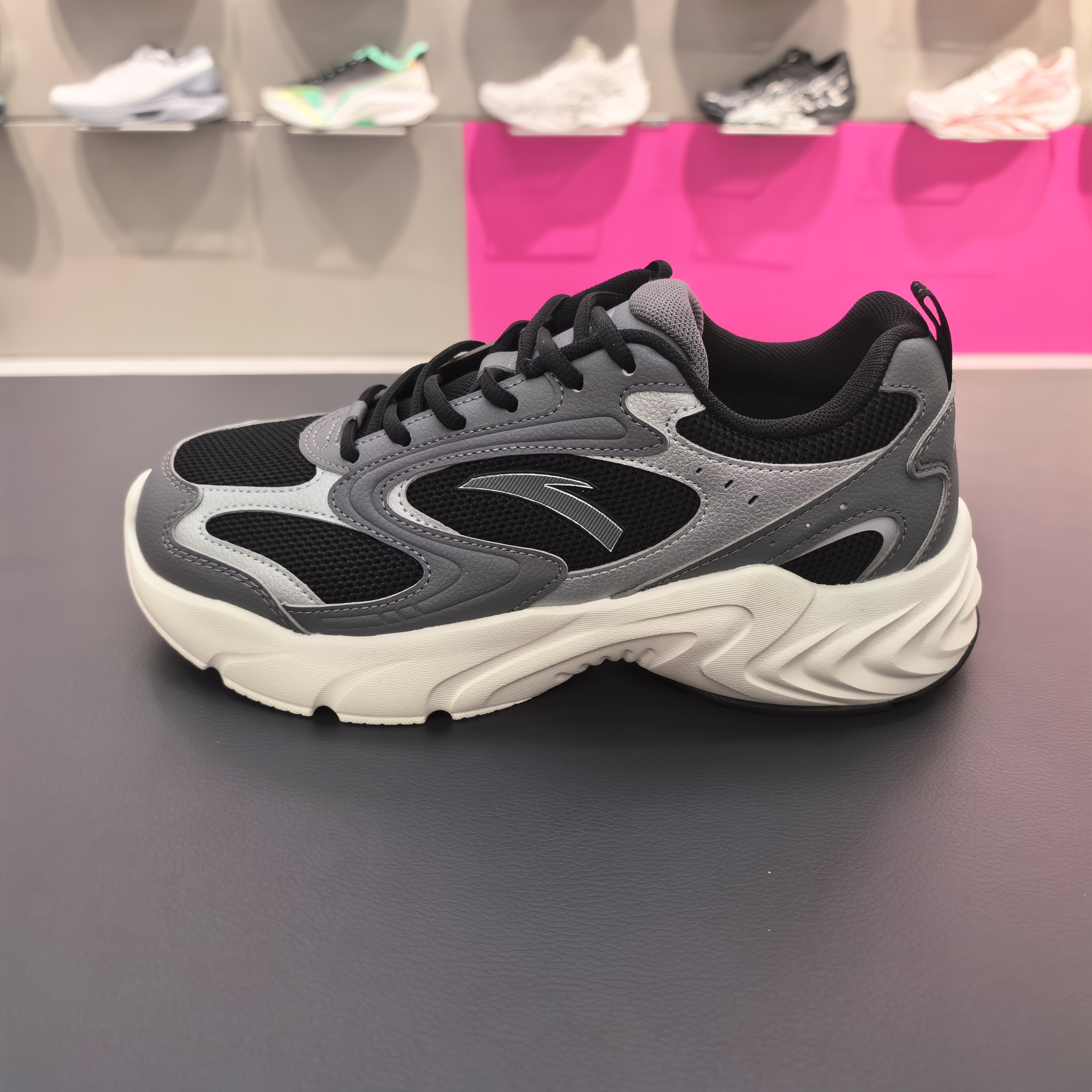 安踏厚底舒适休闲鞋男鞋2025冬新款黑色百搭运动鞋子112548893