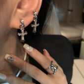 韩系十字架爆款 吸睛耳钉女轻奢小众设计高级感闪钻精致耳环耳饰潮