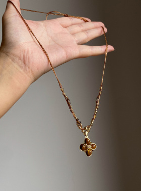 美拉德仿虎眼石四叶花项链女款2025新款长款秋冬毛衣链轻奢高级感