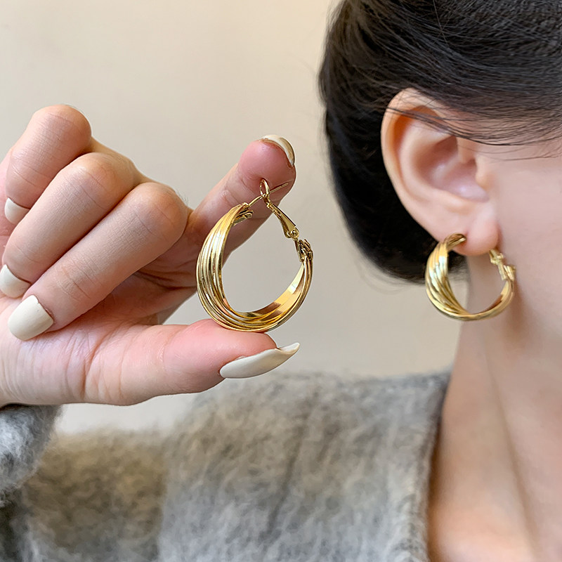 金色耳环女小众设计高级感耳饰品耳钉2024年新款潮轻奢爆款耳圈
