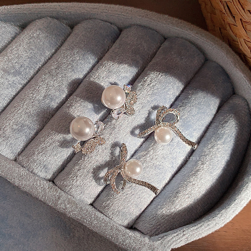 法式轻奢精致镶钻珍珠蝴蝶结耳环女甜美简约气质百搭小巧耳钉耳饰