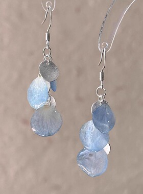 清冷感渐变蓝色花瓣仿贝壳耳环2026新款爆款高级感轻奢气质耳钩女