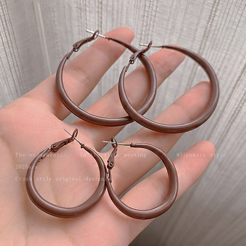 早秋复古美拉德咖色大耳圈2025新款简约设计感耳环耳钉显脸小耳饰