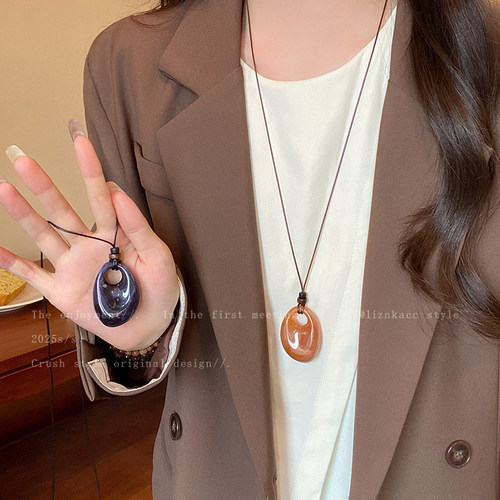 不规则镂空晕染树脂项链女复古设计感小众长款毛衣链秋季新款配饰