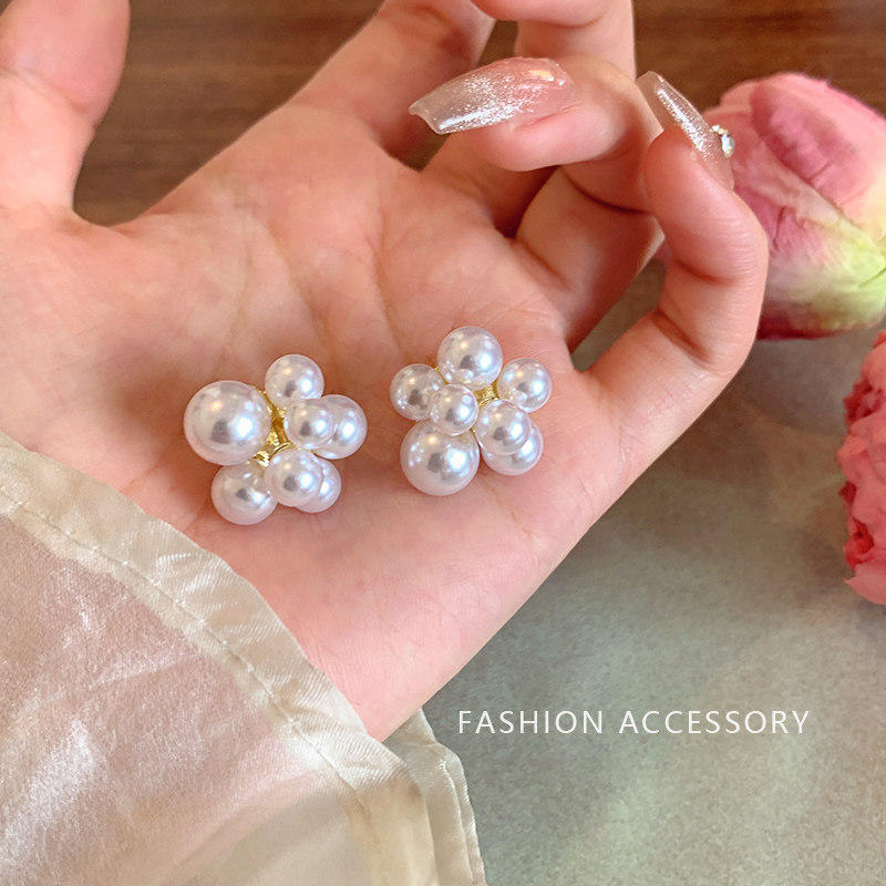 珍珠耳环轻奢高级感气质耳钉女小众设计感银针耳饰2025新款爆款