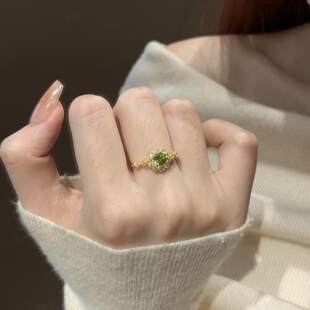 巨显白！高智感清新绿钻太阳花金戒指女轻奢高级感开口食指戒指环