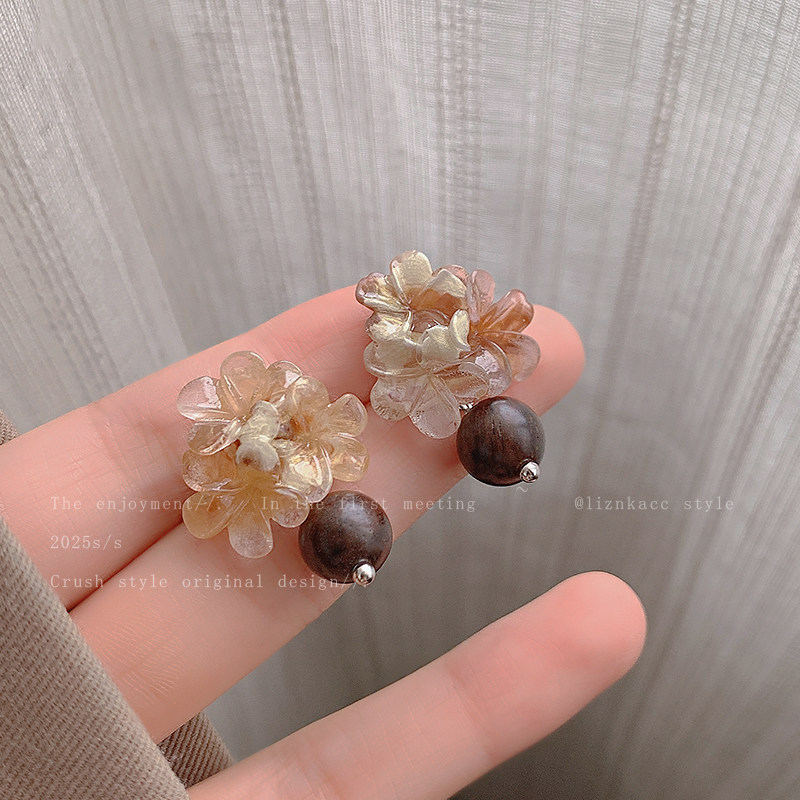 新中式复古晕染花朵耳环女秋冬高级感木质耳钉时尚港风氛围感耳饰