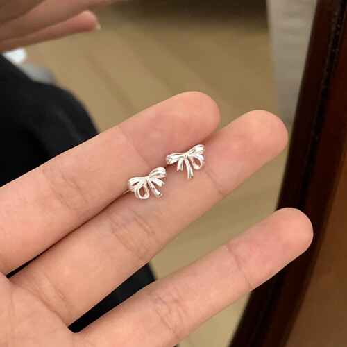 丝带蝴蝶结耳钉2026年新款潮拧螺丝耳骨钉小众设计高级感耳环耳饰